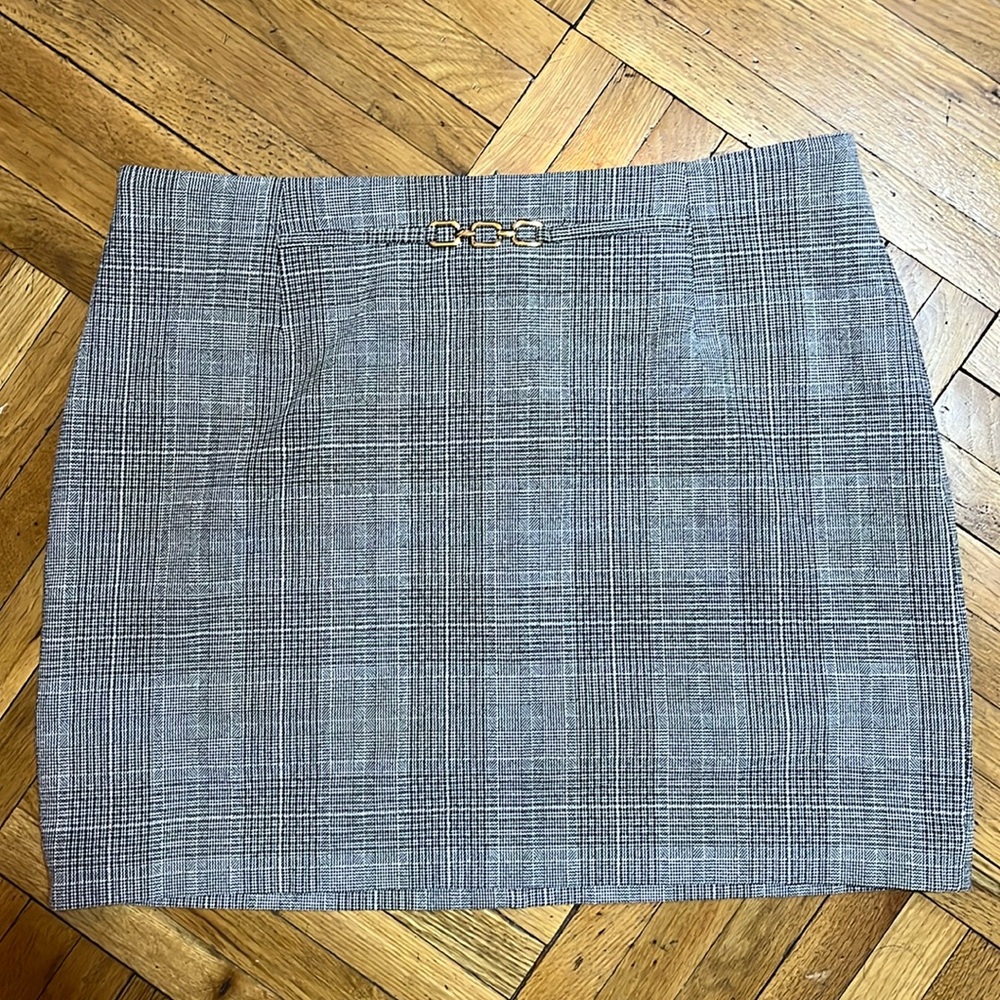 H&M Gold Chain Detail Fully Lined Plaid Mini Skirt